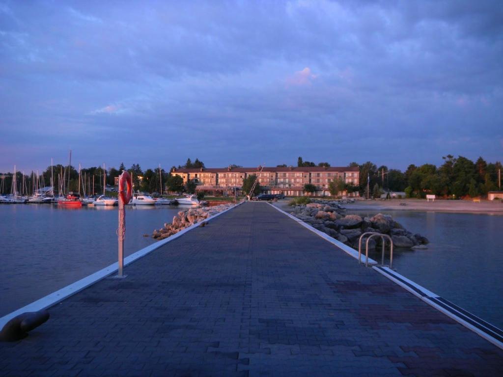 Royal Harbour Resort Thornbury Exterior photo